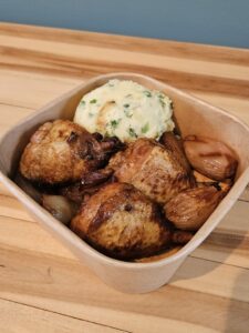 Pilons de poulet à l'echalotte, purée au cresson