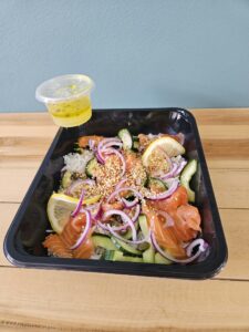 Salade de riz & carpaccio de saumon